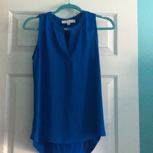 Sleeveless spilt neck woven